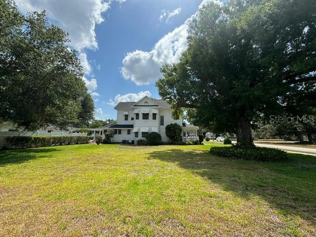 Property Photo: 127 1st Street NE FL 33841