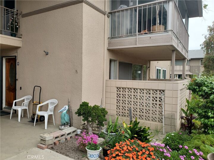 Property Photo:  1980 McKinney Way 13H  CA 90740 