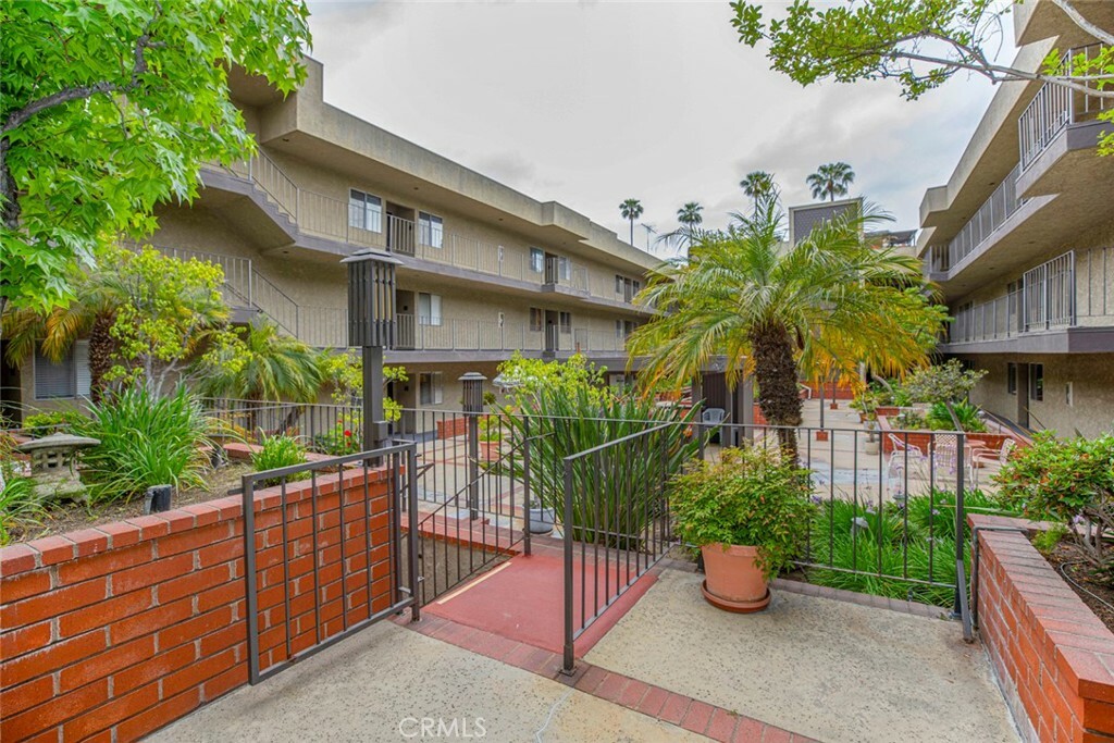 Property Photo:  125 W Mountain Street 216  CA 91202 