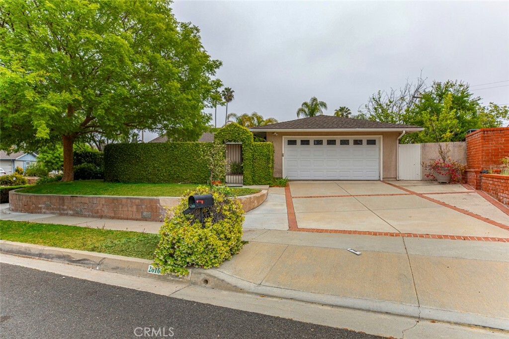 Property Photo:  26106 Veva Way  CA 91302 