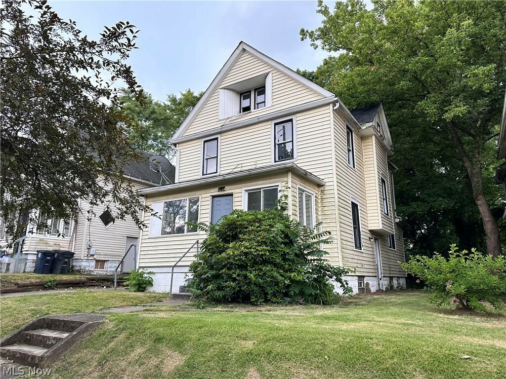 Property Photo: 846 Oberlin Street OH 44311