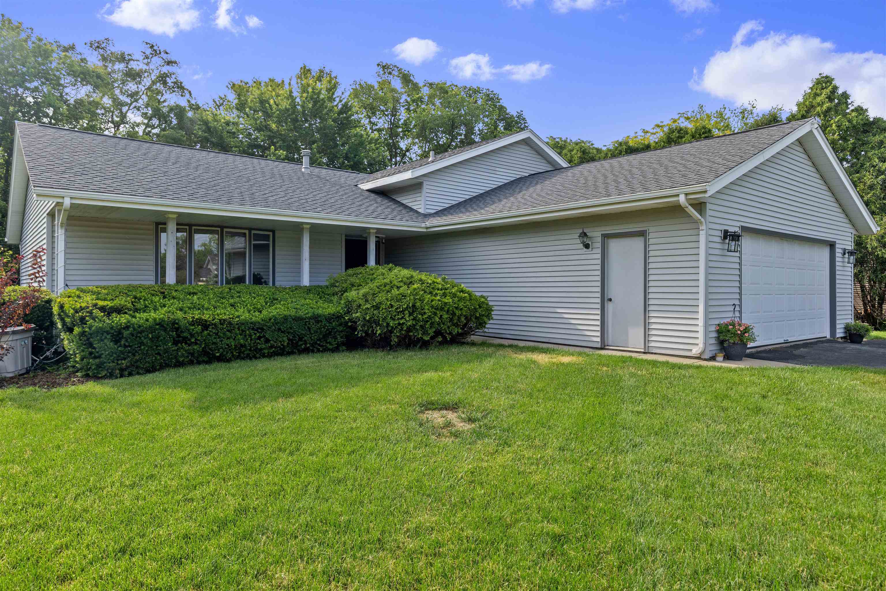 Property Photo:  306 Valley Forge Trail  IL 61072 