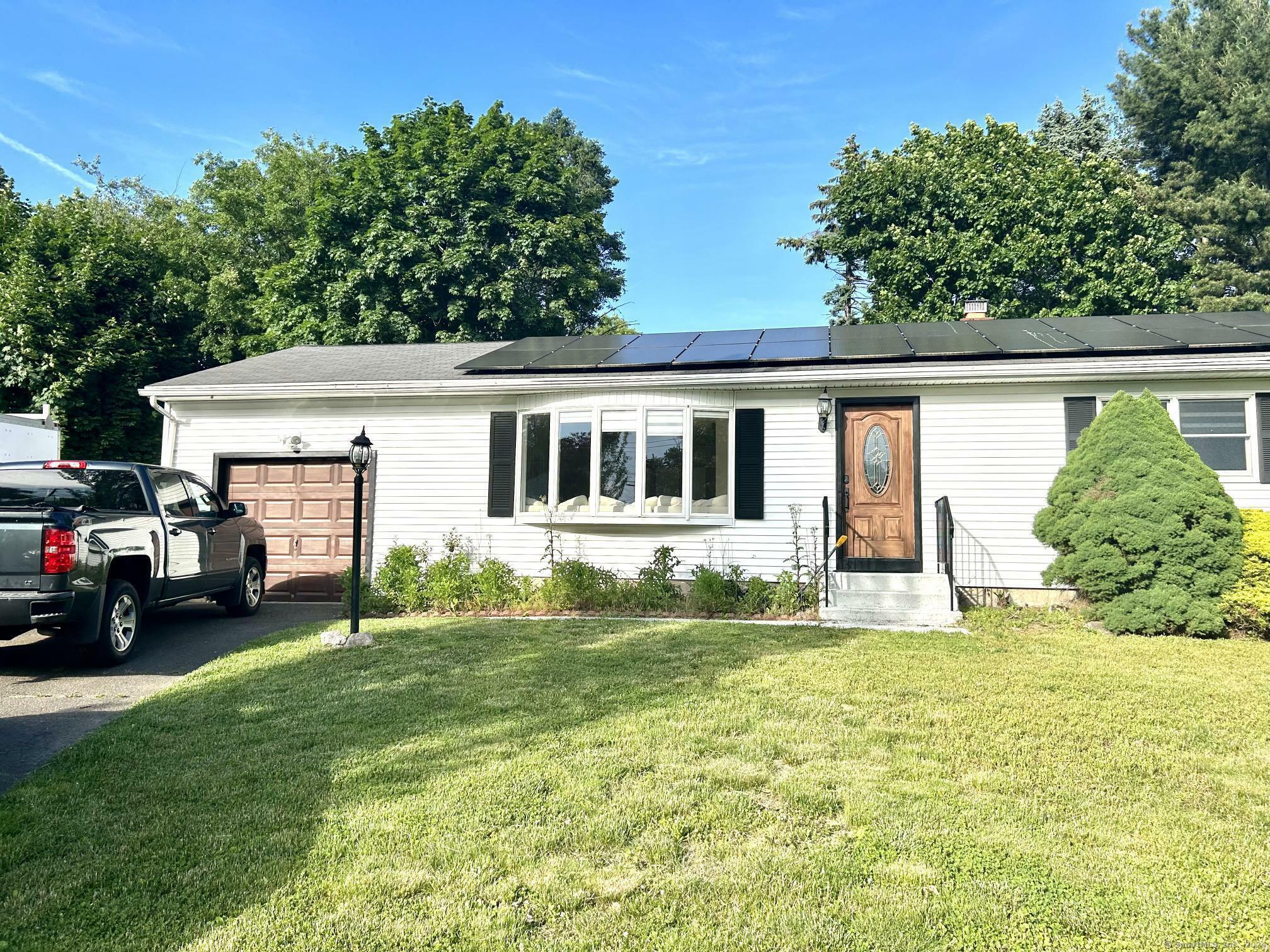 Property Photo:  180 Delwood Road  CT 06614 