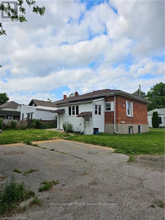 Property Photo:  18 Chapel Street  ON N4S 3R1 