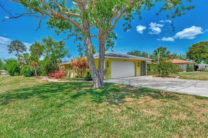 Property Photo: 4448 Pompano Road FL 34293