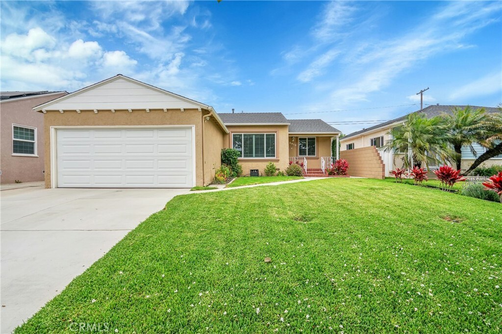 Property Photo:  2913 Silva Street  CA 90712 