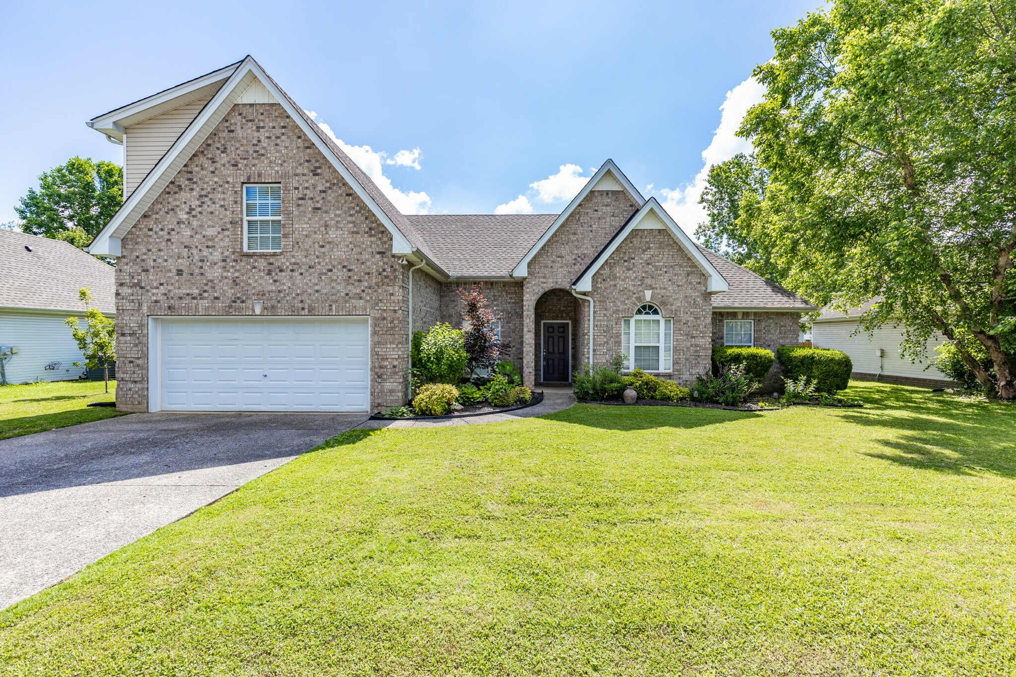 Property Photo:  229 Foster Dr  TN 37188 