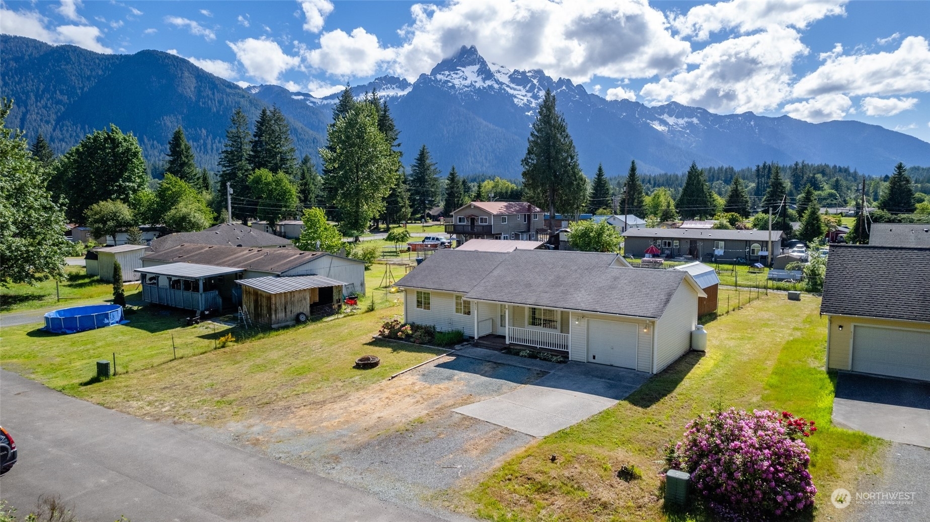 Property Photo:  825 Petty Avenue  WA 98241 