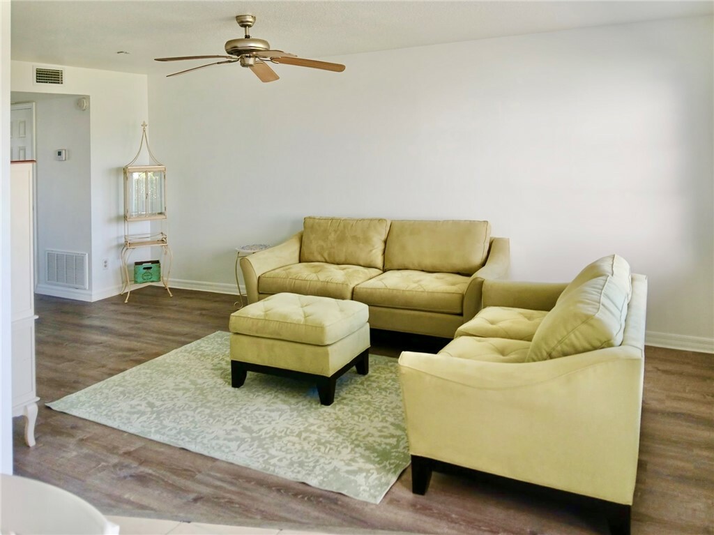 Property Photo: 33 Pine Arbor Lane 103 FL 32962
