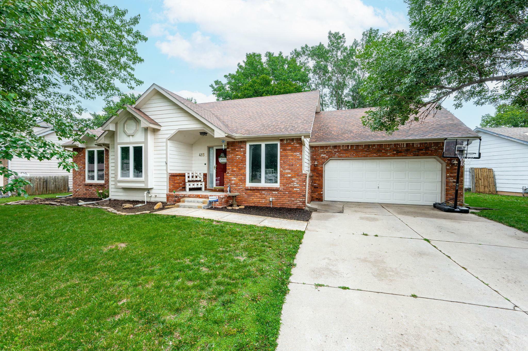 Property Photo:  415 N Parkridge St  KS 67212 