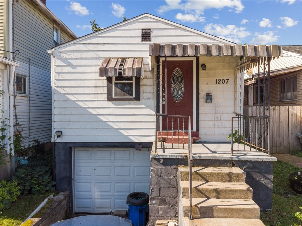 Property Photo:  1207 Oxford St  PA 15205 