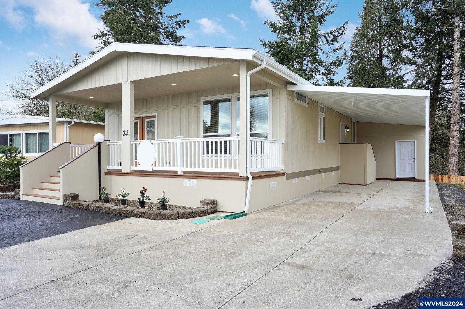 Property Photo: 1220 Monmouth (#22) St #22 OR 97351