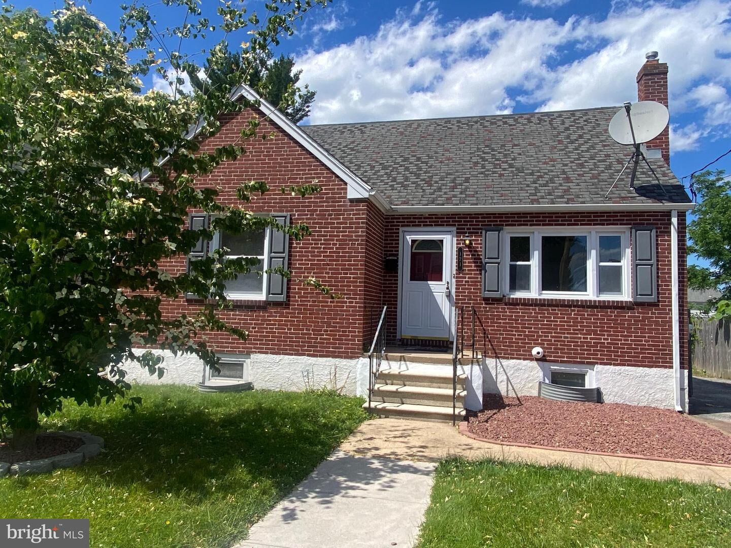 Property Photo:  121 W Champlain Avenue  DE 19804 