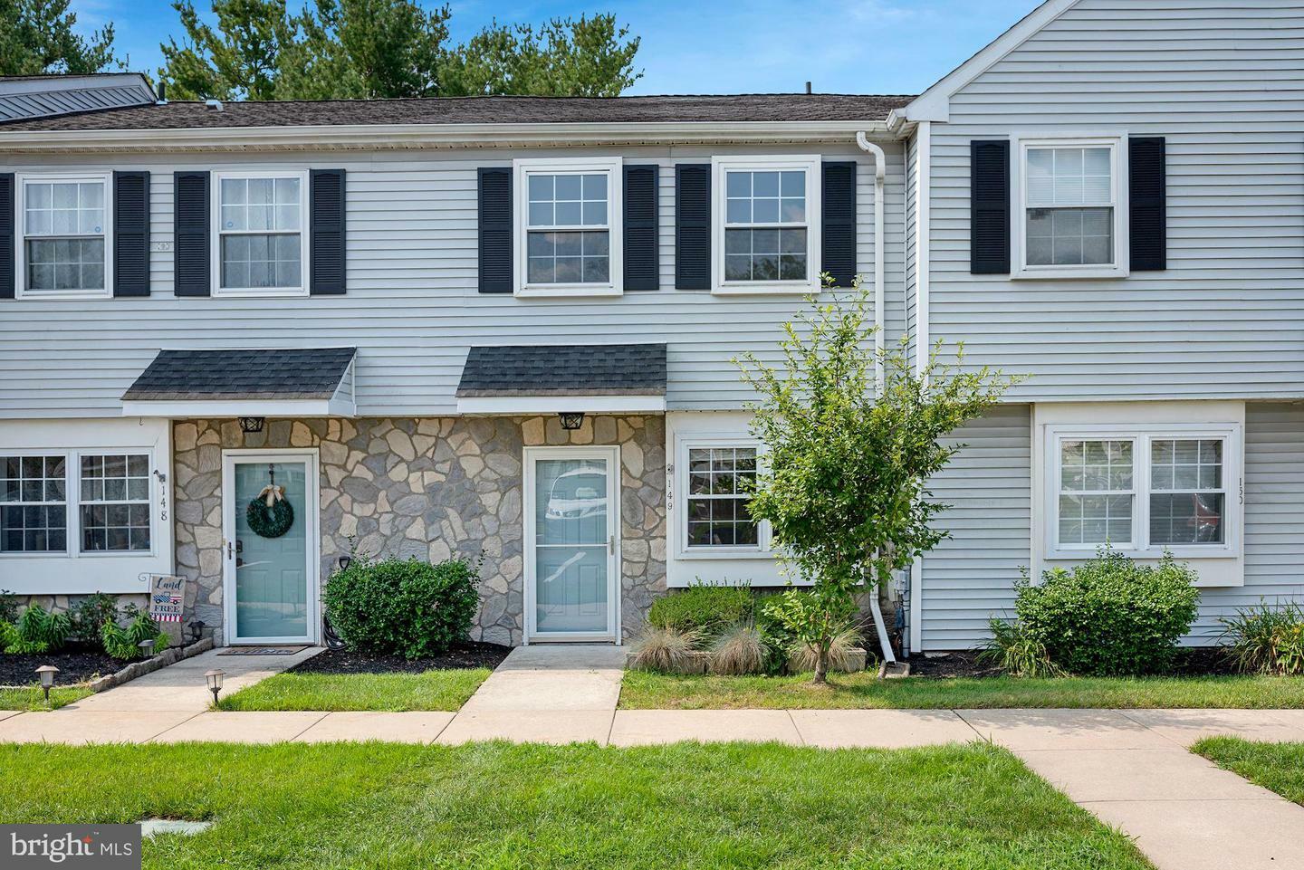 Property Photo:  149 Covered Bridge Court  NJ 08080 