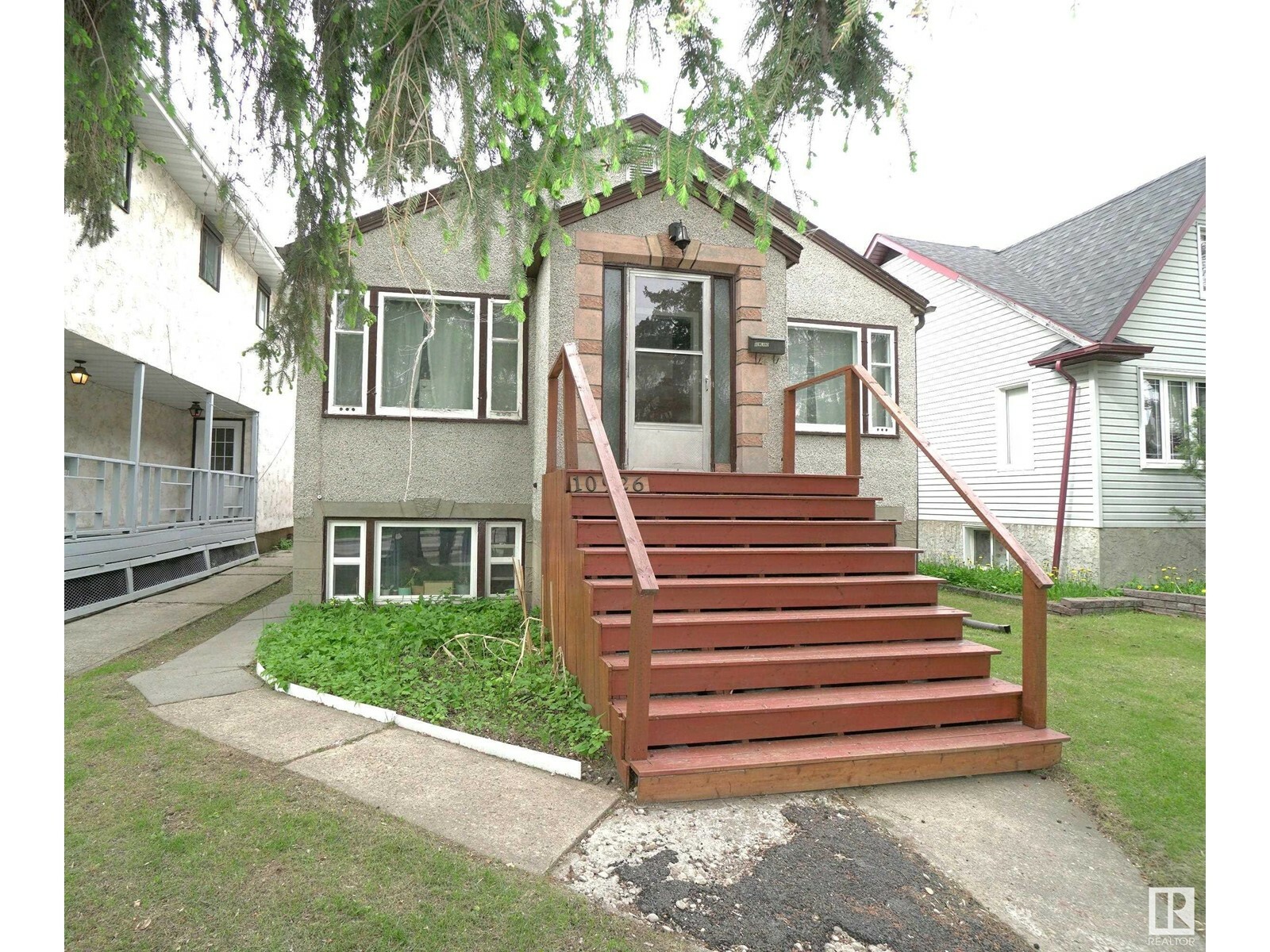 Property Photo:  10926 76 Av NW  AB T6G 0J7 