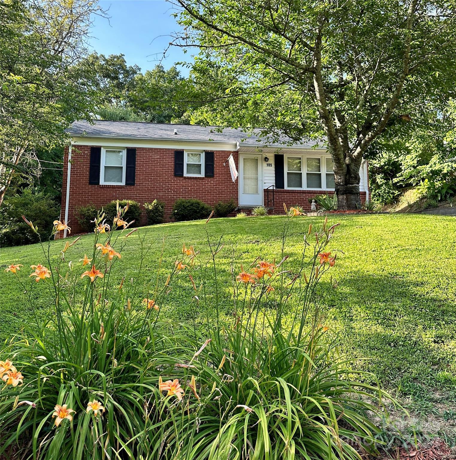 Property Photo:  105 Lenmore Court SE  NC 28025 