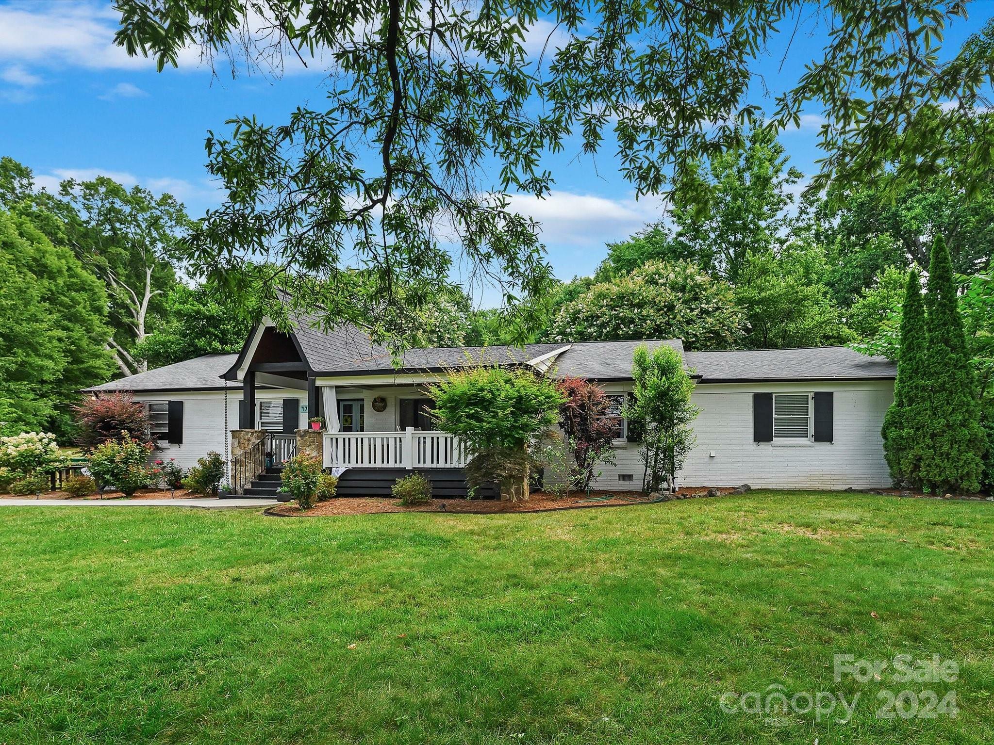 Property Photo:  4735 Water Oak Road  NC 28211 