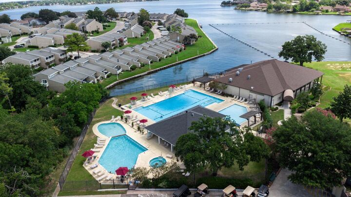 Property Photo: 17 April Point Drive N TX 77356