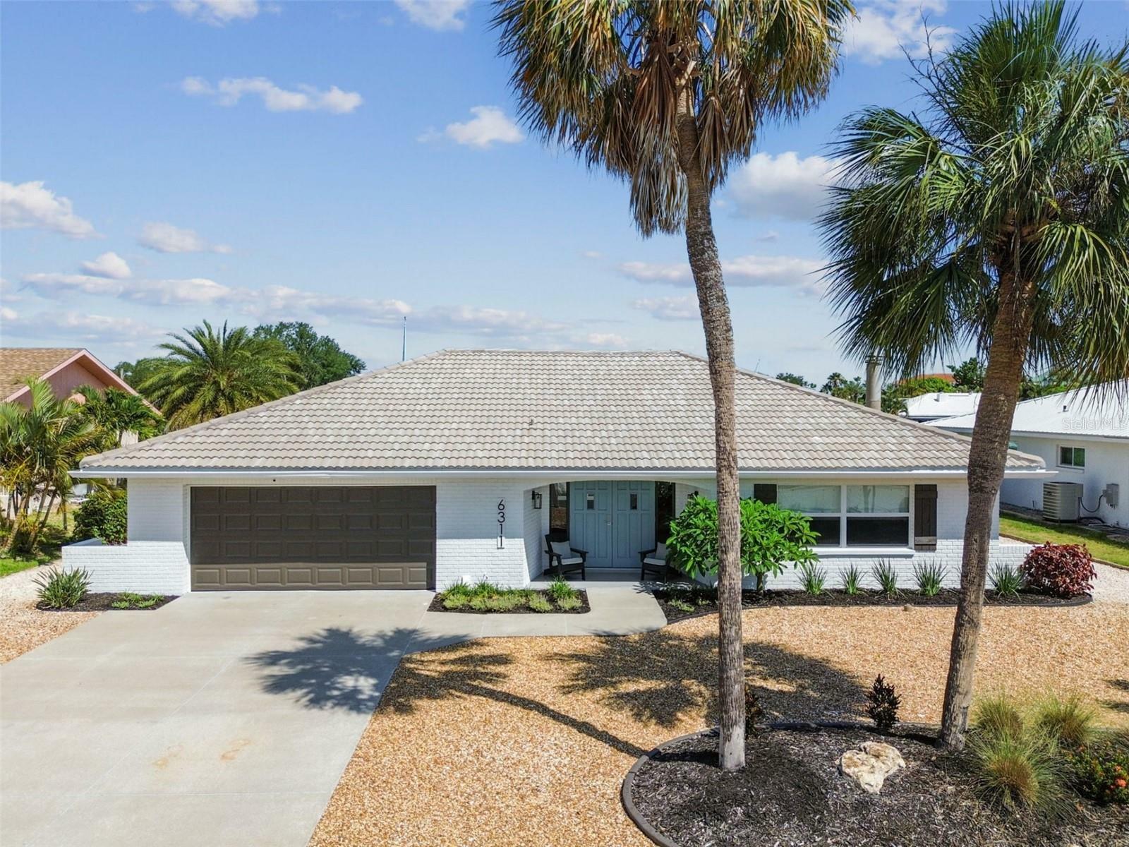 Property Photo:  6311 Lake Sunrise Drive  FL 33572 