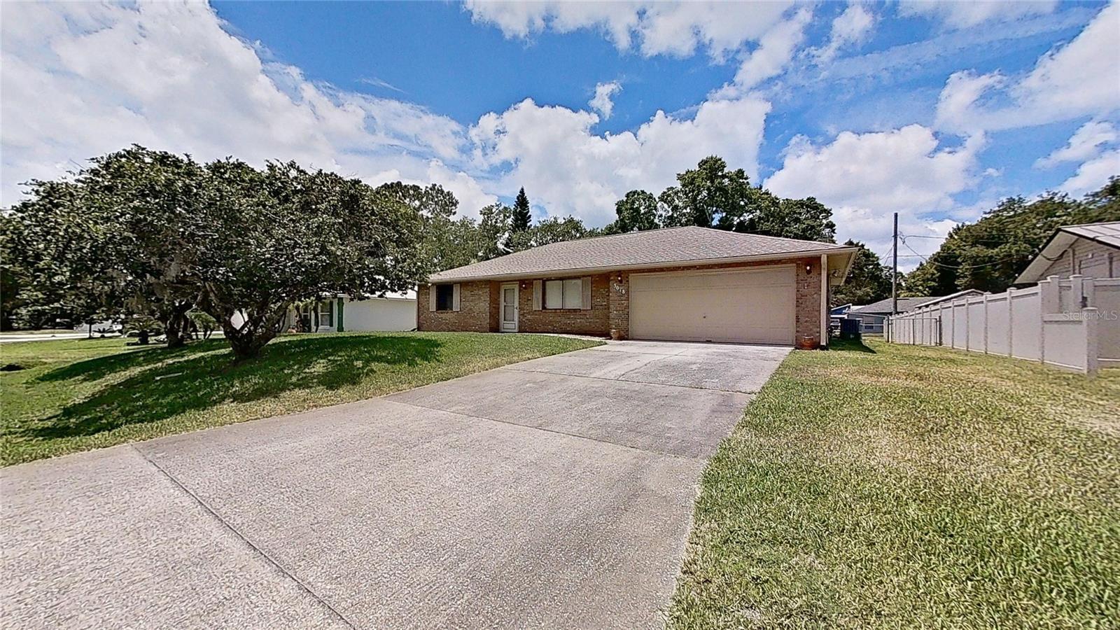 Property Photo: 3018 Tamarind Drive FL 32141