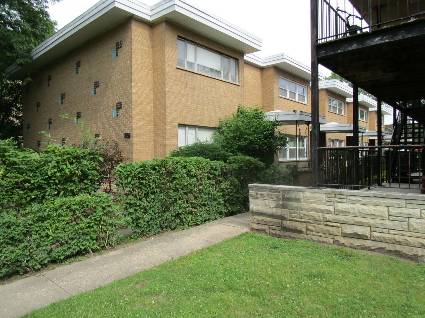 Property Photo:  2036 W Morse Avenue A  IL 60645 