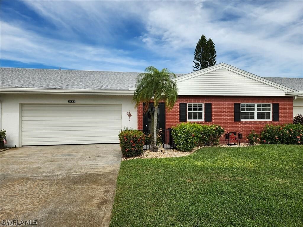 Property Photo:  1461 Edgewater Circle  FL 33919 