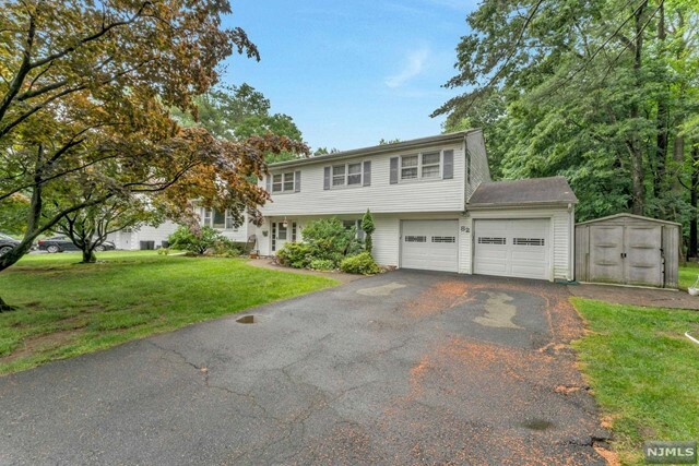 Property Photo:  82 West Oakwood Avenue  NJ 07039 