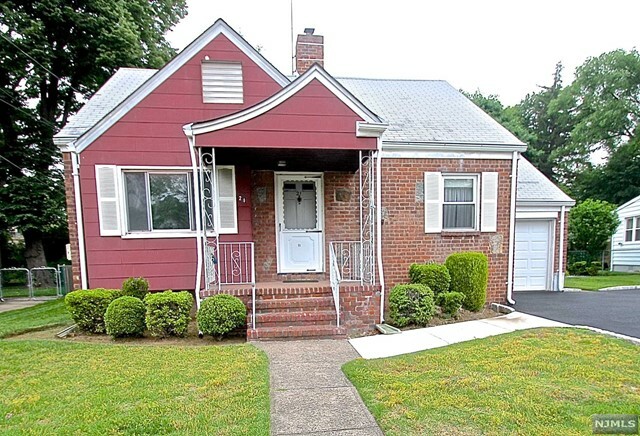 Property Photo:  21 Vivian Court  NJ 07410 