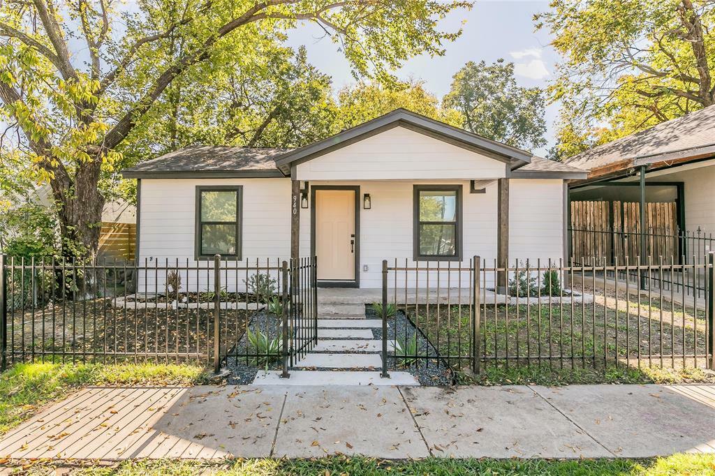 Property Photo:  940 E Dashwood Street  TX 76104 