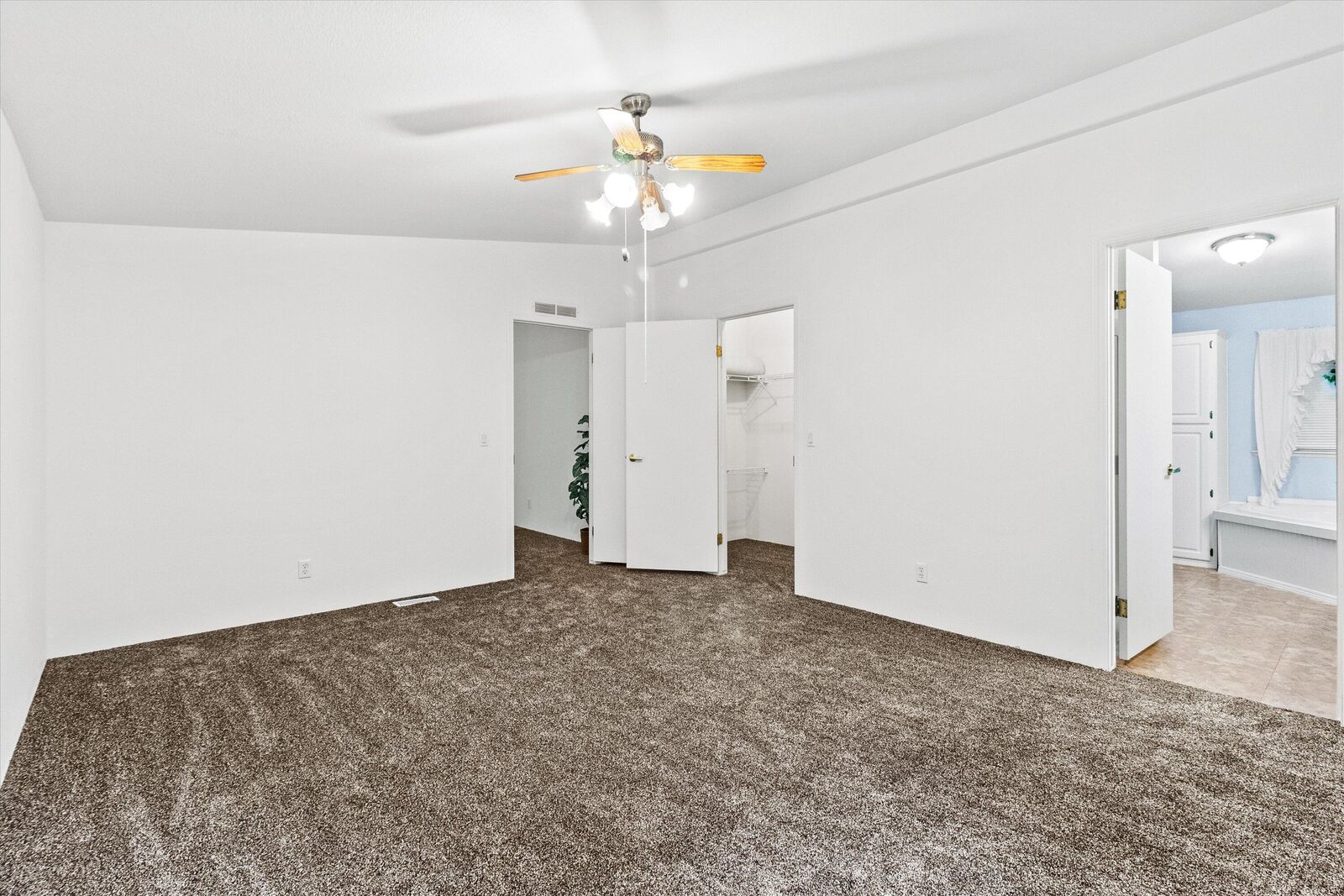 Property Photo:  535 Round Prairie Road  OR 97543 