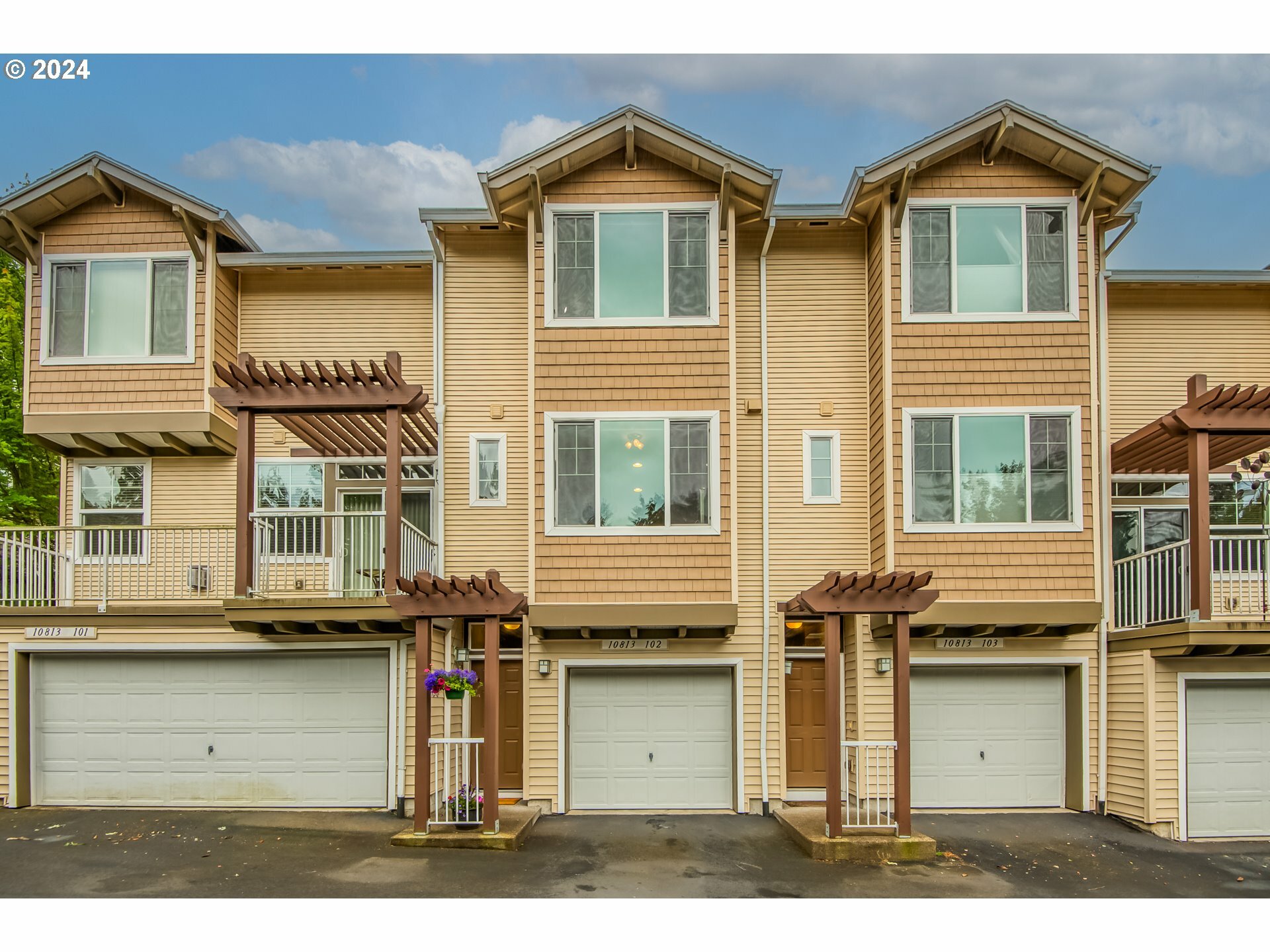 10813 SW Canterbury Ln 102  Portland OR 97224 photo