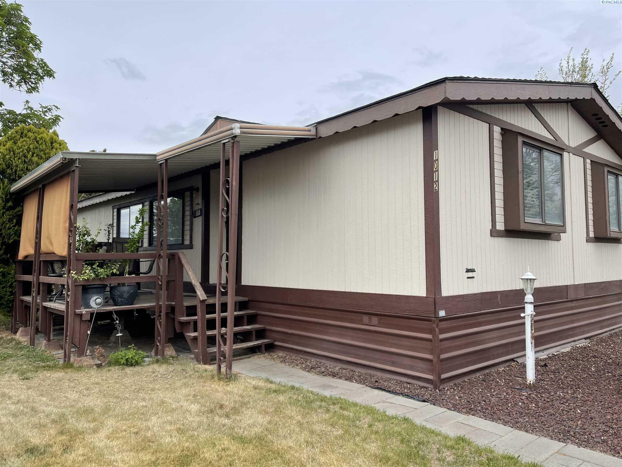 Property Photo:  1012 S Alder Loop  WA 99337 