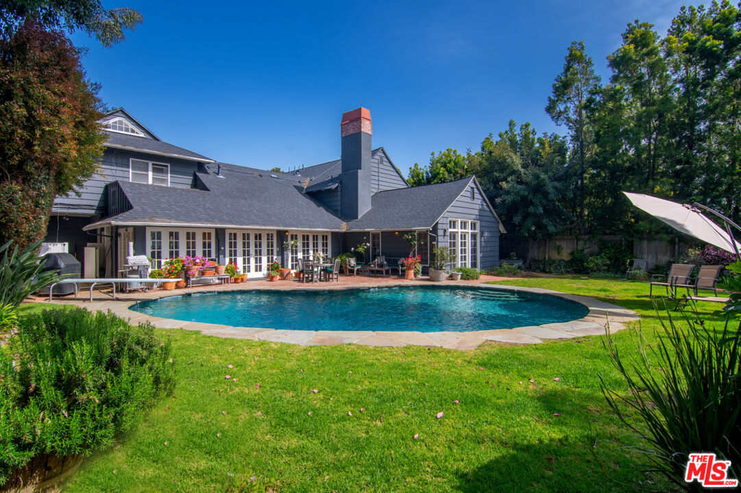 Property Photo:  2179 Linda Flora Dr  CA 90077 