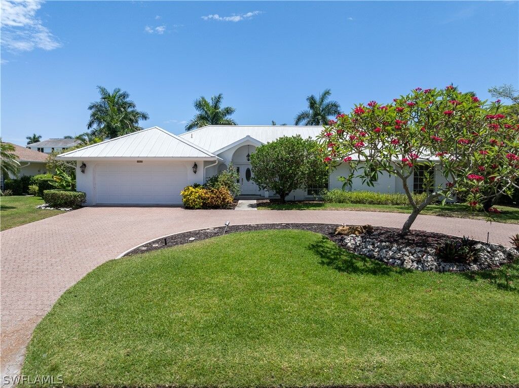 Property Photo: 626 Regatta Road FL 34103