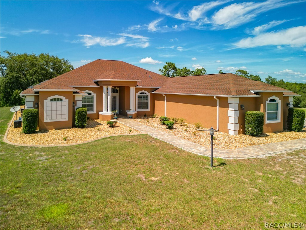 Property Photo:  1229 E Triple Crown Loop  FL 34442 