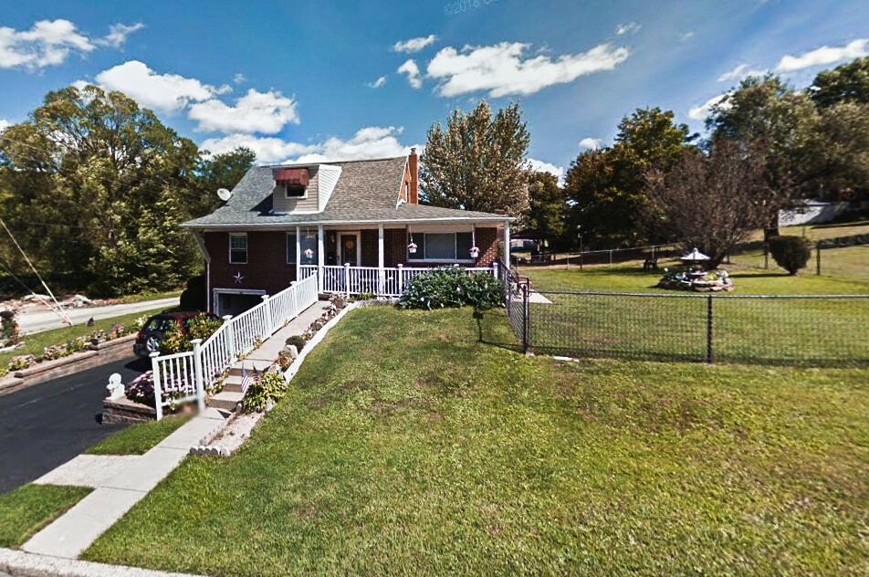 Property Photo:  202 George St  PA 15644 