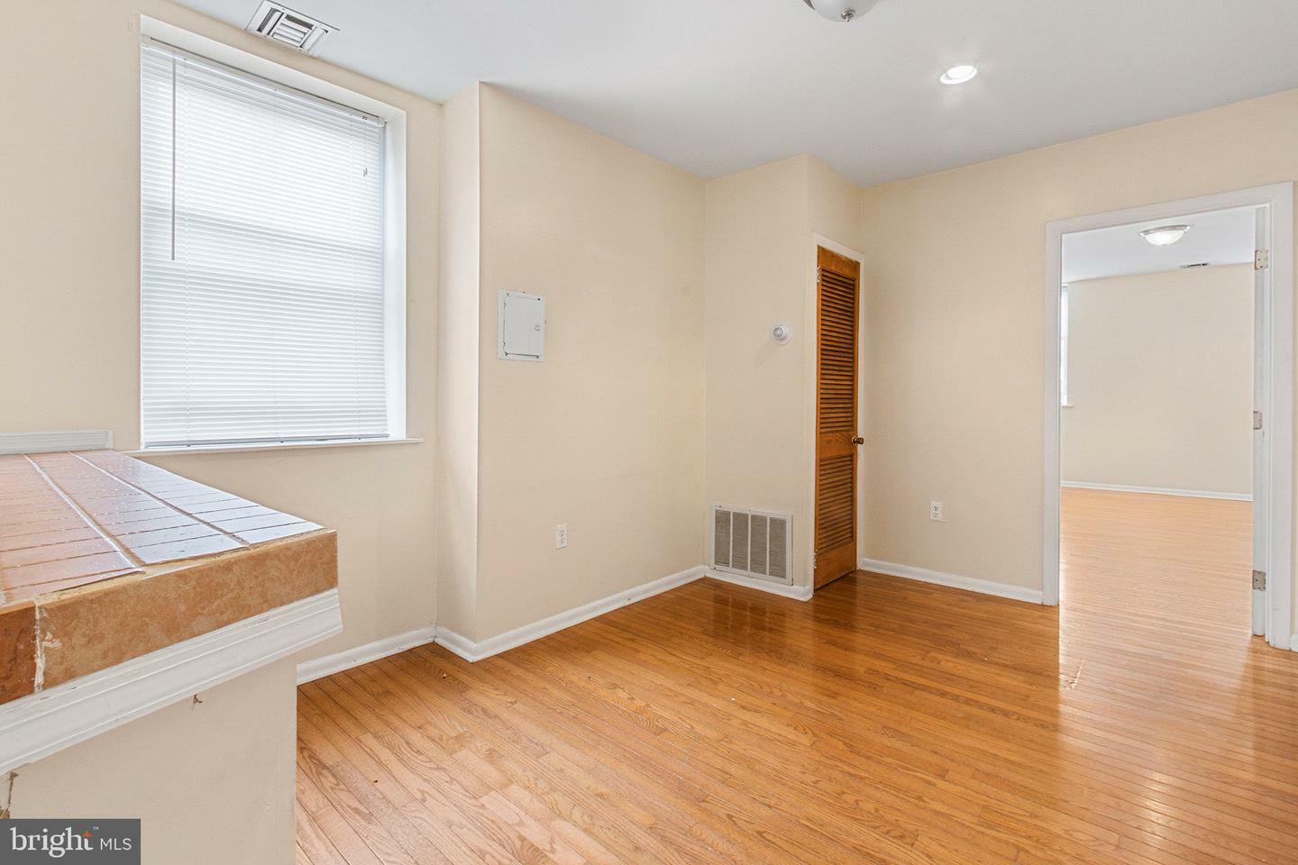 Property Photo:  1501 Montrose Street 3  PA 19146 