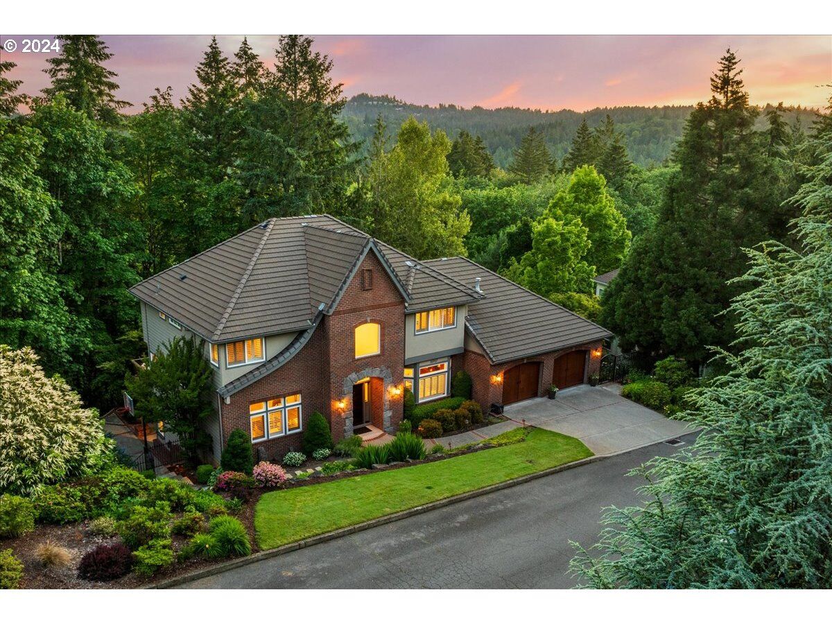 Property Photo:  10707 S Southridge Dr  OR 97219 