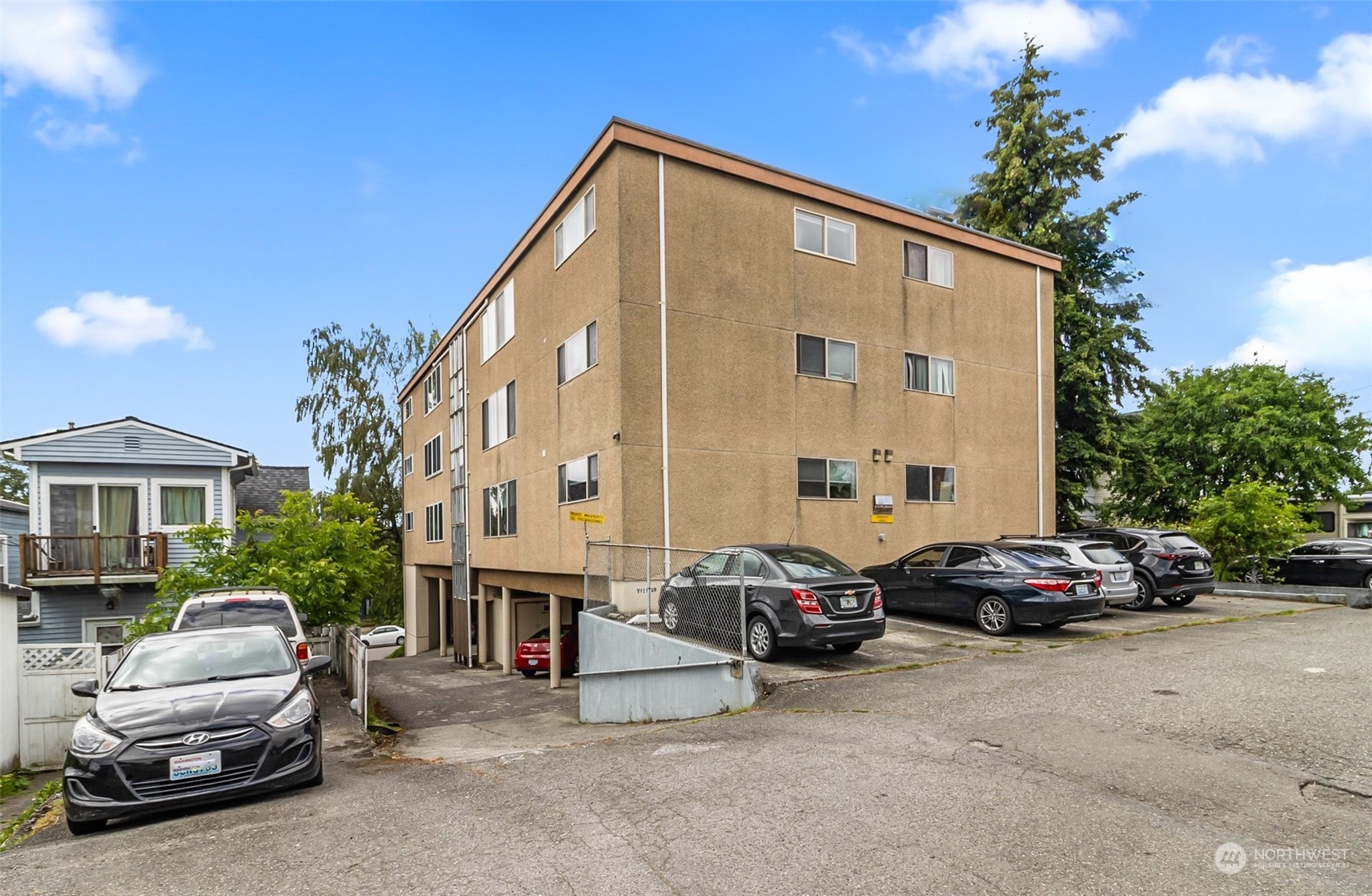 Property Photo:  3209 Hoyt Avenue 204  WA 98201 