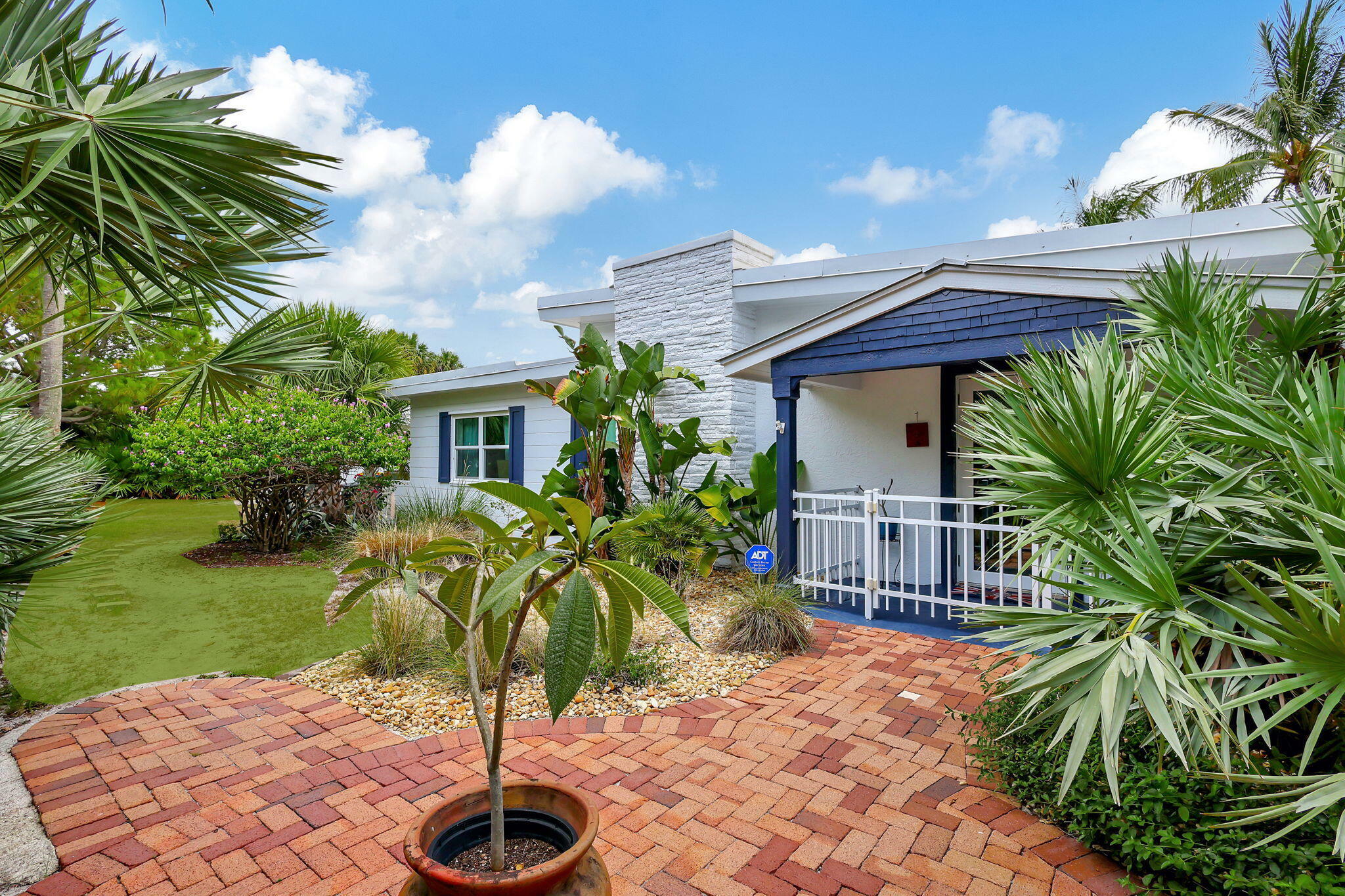 Property Photo:  25 SE Saint Lucie Boulevard  FL 34996 