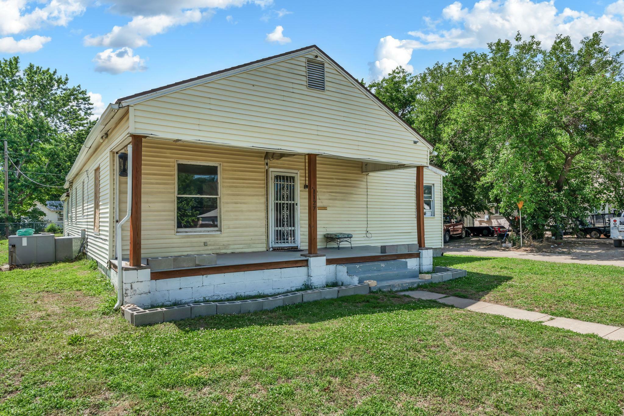 Property Photo:  1127 N Piatt  KS 67214 