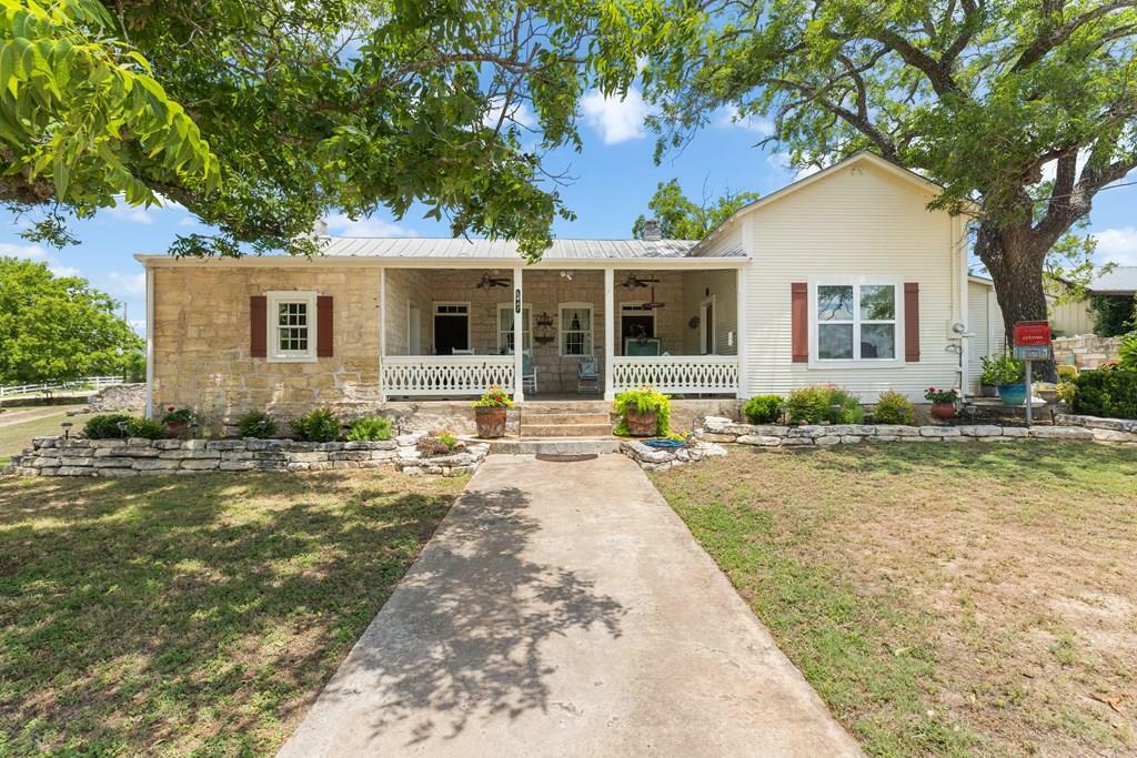 Property Photo:  1447 Royal Oaks Loop  TX 78624 