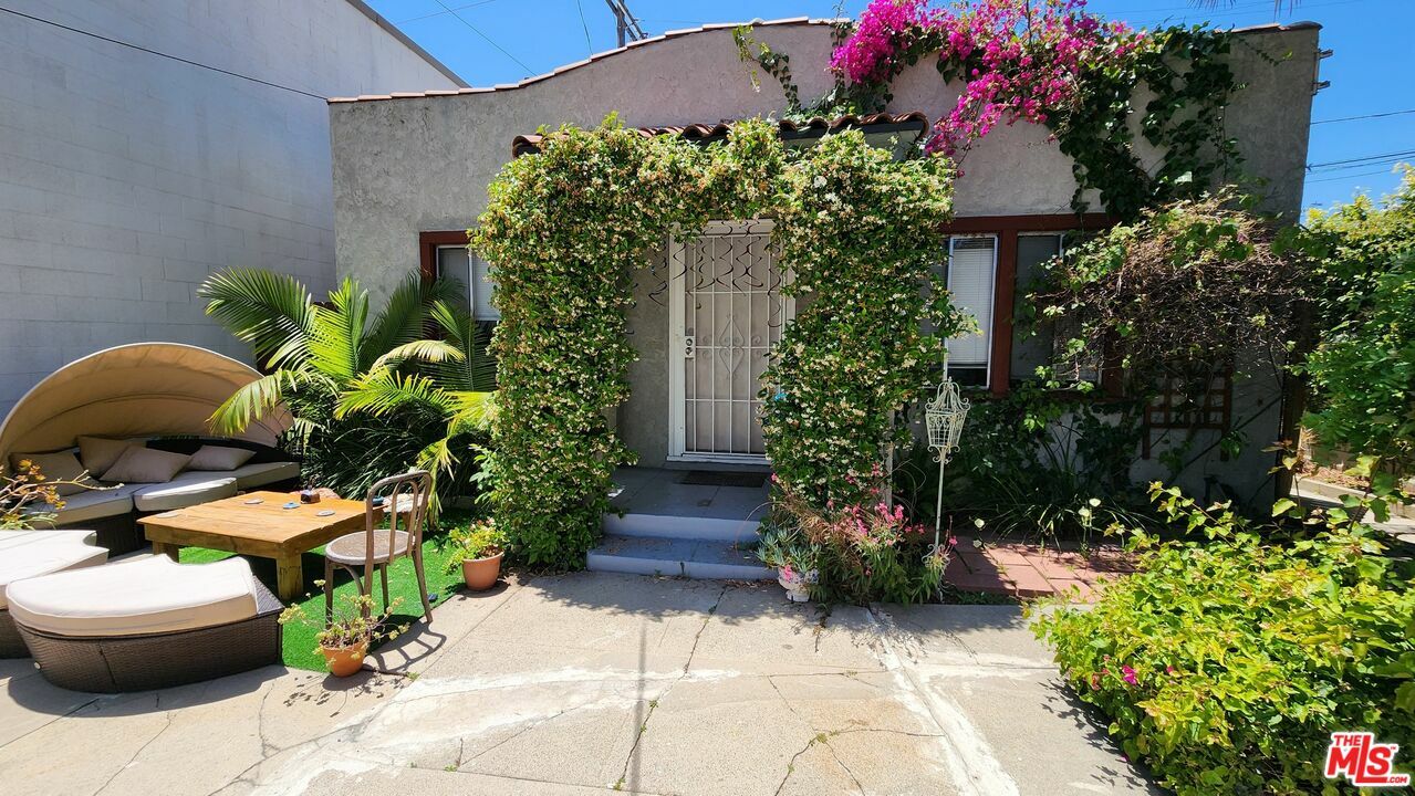 Property Photo: 1143 N Sycamore Ave CA 90038
