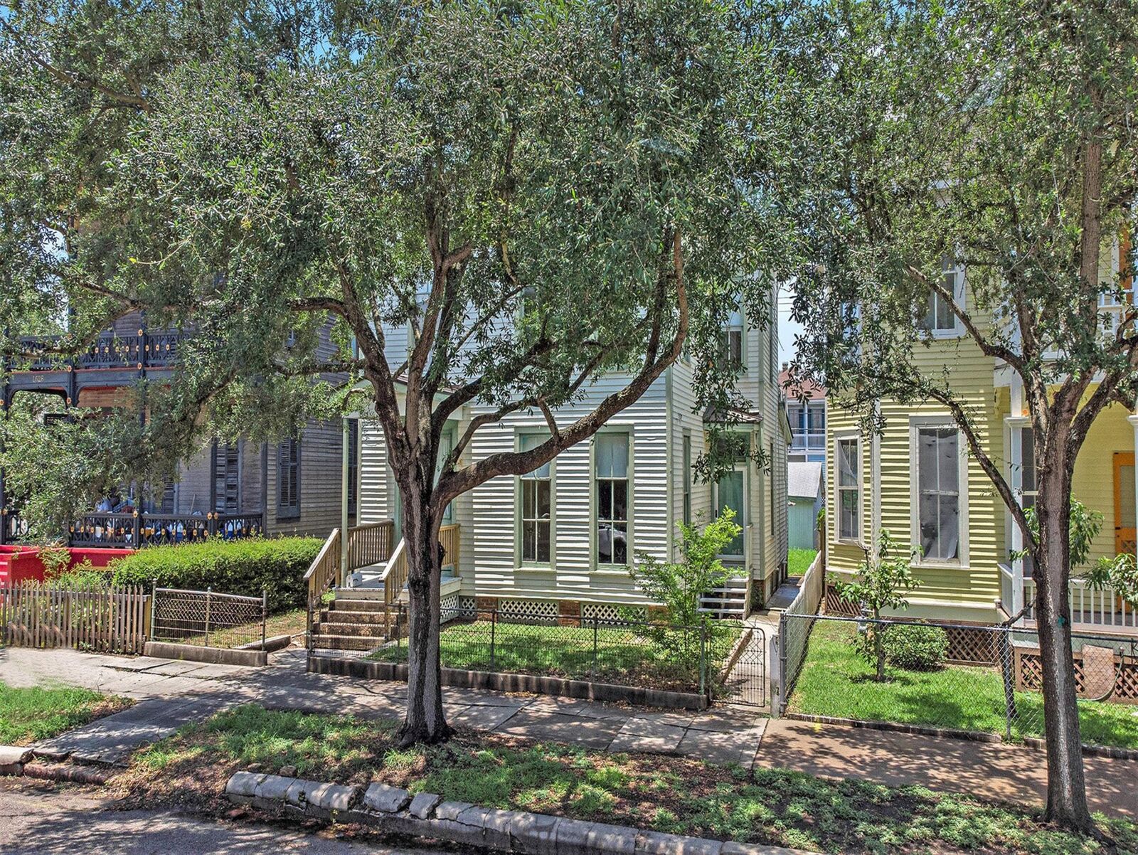 Property Photo: 1624 Post Office TX 77550