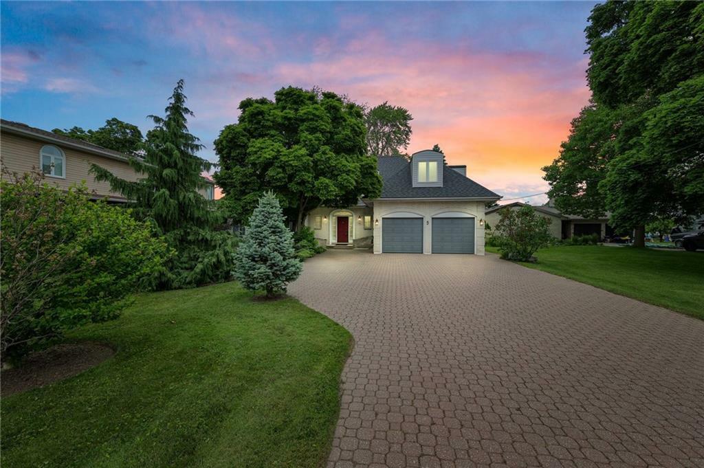 Property Photo: 5 Wendakee Drive ON L8E 5T1