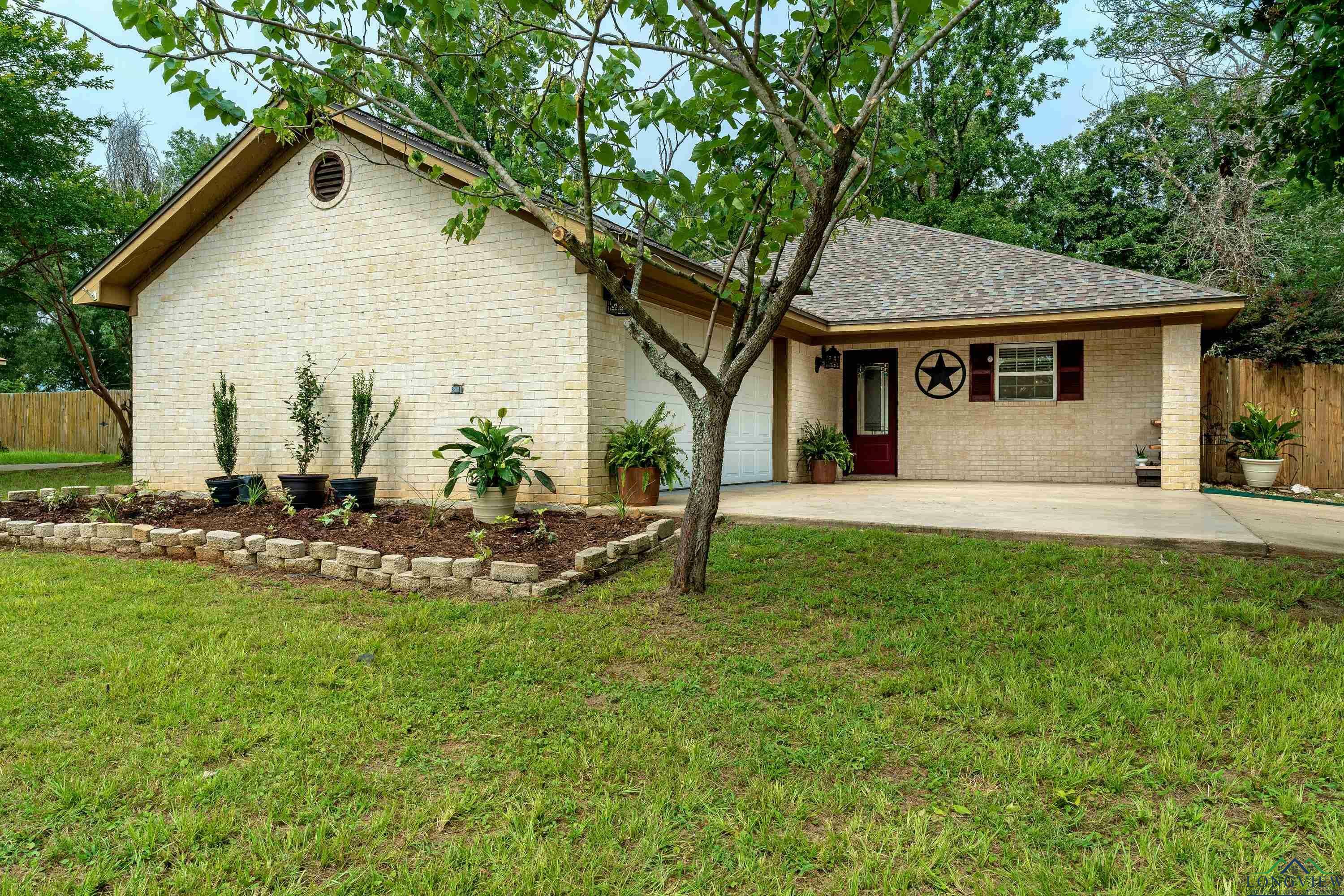 Property Photo:  145 Cherry St  TX 75691 