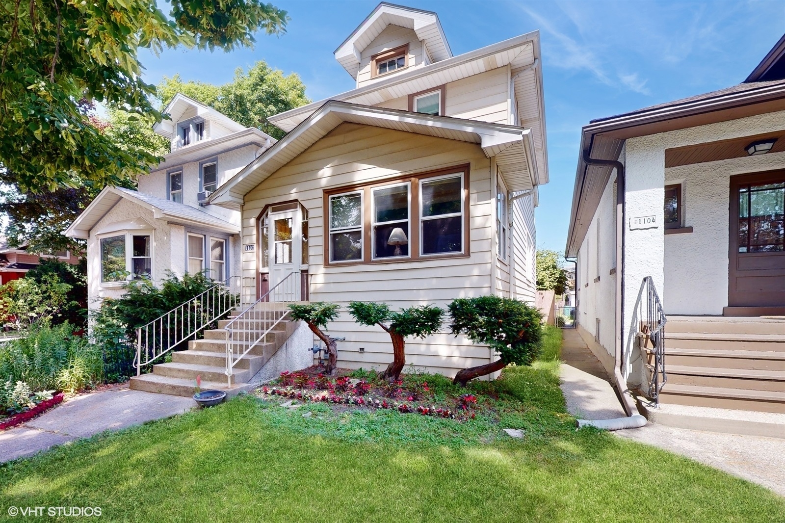 Property Photo: 1102 S Elmwood Avenue IL 60304