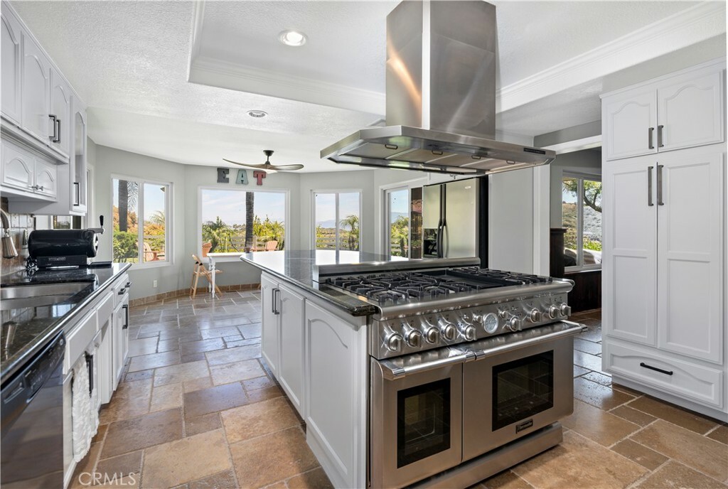 Property Photo: 27120 Avenida Del Oro CA 92590