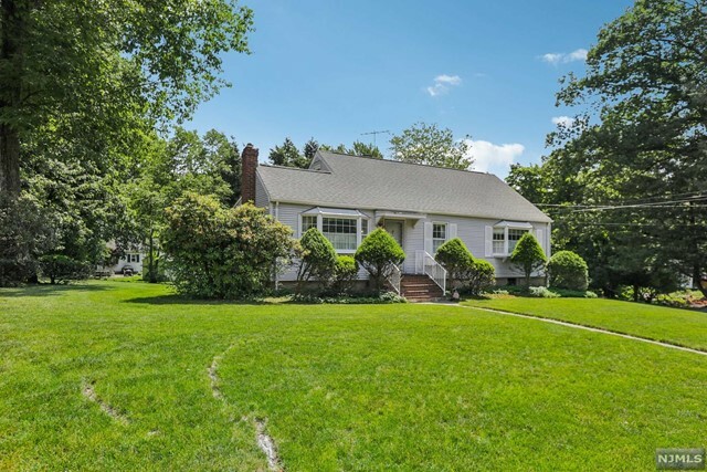 Property Photo:  930 Franklin Avenue  NJ 07417 