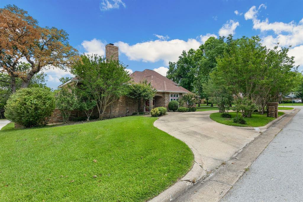 Property Photo: 110 Owl Tree TX 75402